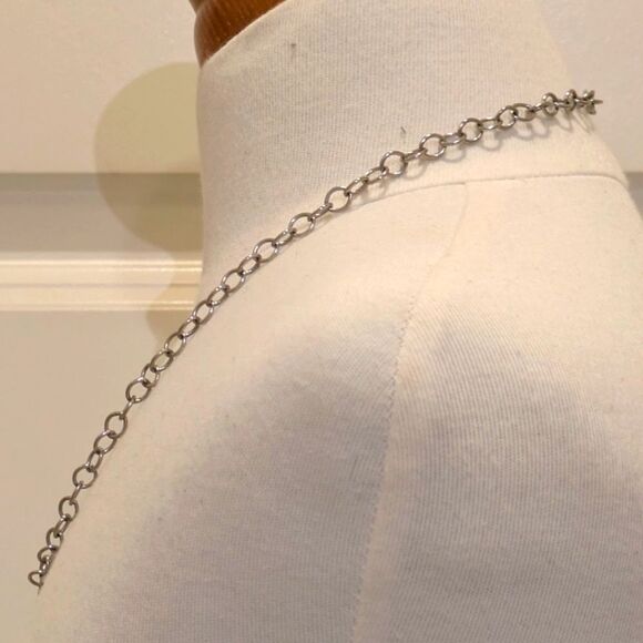 $5 Item! EUC Y2K Chain Necklace with Circle and Bar Clasp and Hammered Tag - Picture 4 of 6